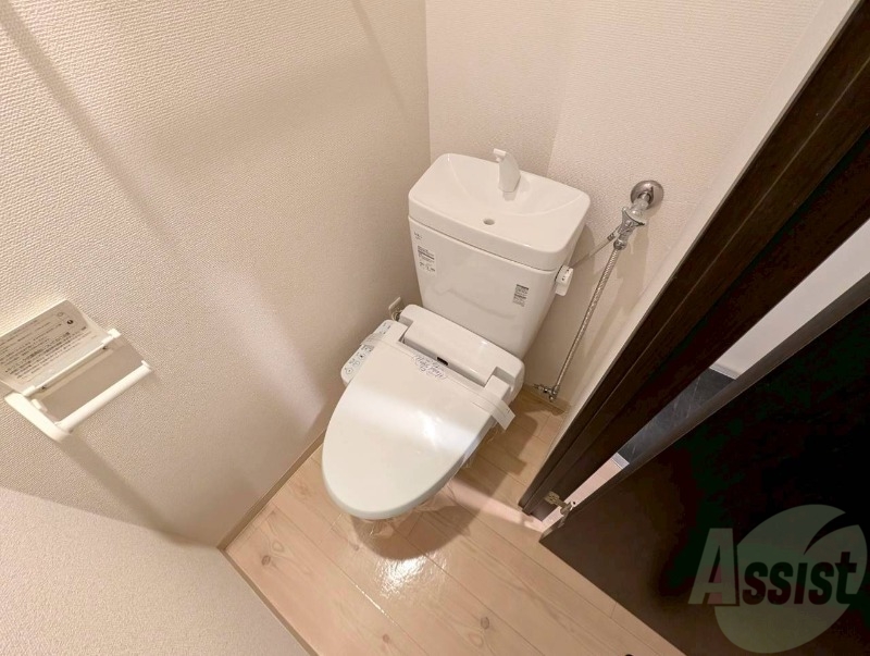 トイレ　こちらはトイレです。清潔感があり、安心して使用できます。