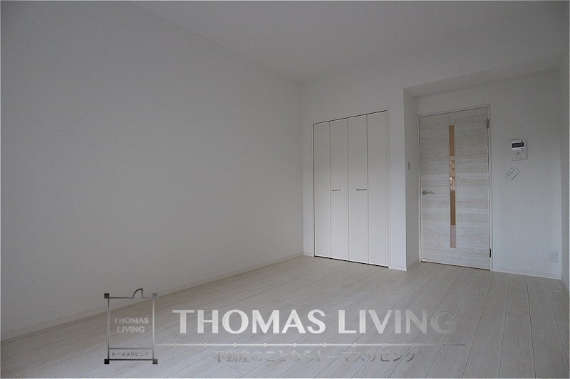 居室・リビング　お部屋によってクロスや建具の配色が異なります。現状優先。