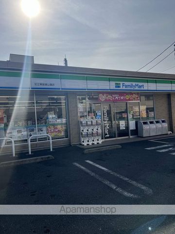 コンビニ　ファミリーマート（コンビニ）まで466m