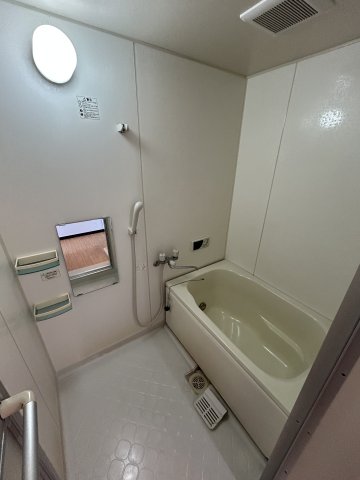 バス・シャワールーム　コンパクトで使いやすいお風呂です