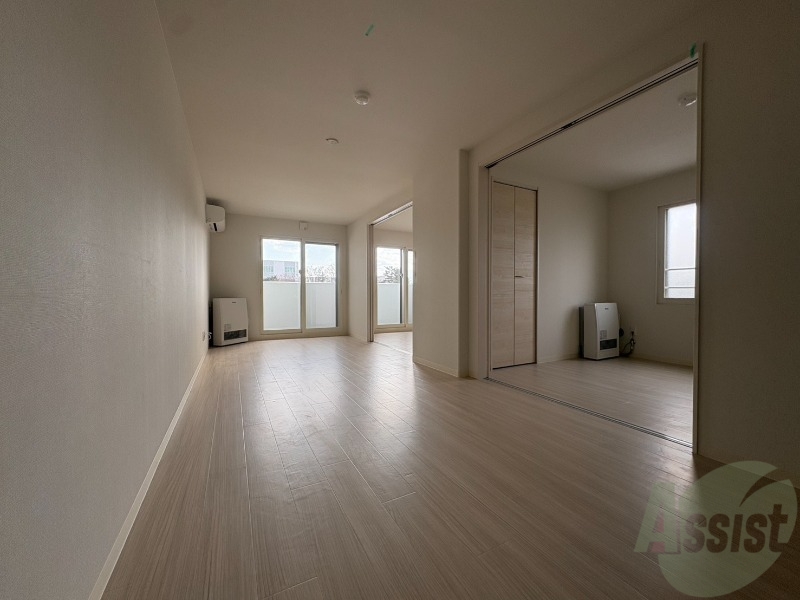 居室・リビング　広々としたリビングですね。使い勝手がよさそうですね！