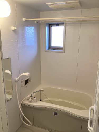 バス・シャワールーム　掲載写真は同型の左右反転の部屋を掲載しております。仕様等が異