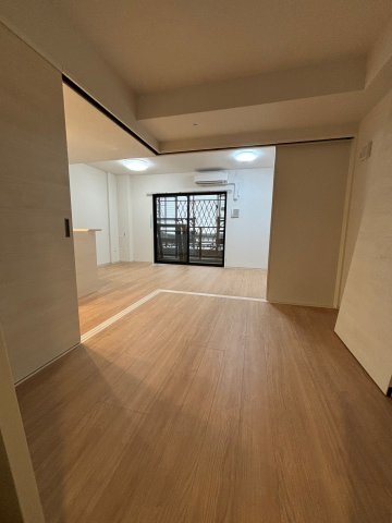 その他部屋・スペース　開放的な寝室です