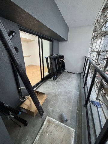 バルコニー　暖かな日差しのふりそそぐバルコニー