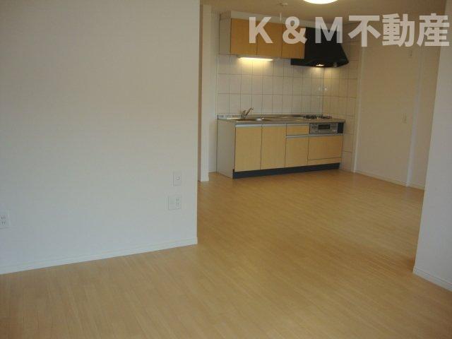 居室・リビング　こちらの居間で趣味の時間をお楽しみください