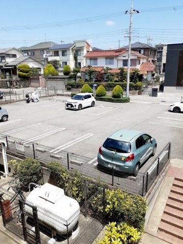 駐車場　車をお持ちの方に嬉しい駐車場付きの物件です