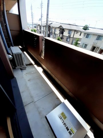 バルコニー　開放的で明るい空間を演出してくれるバルコニーです