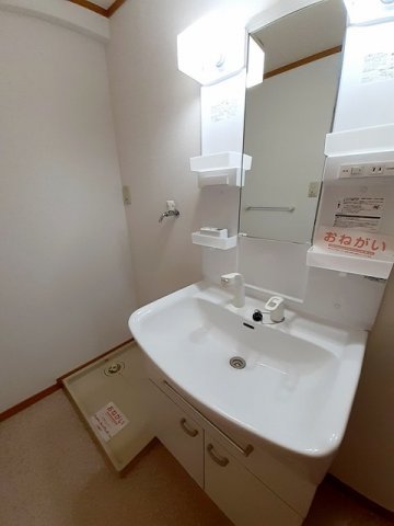 洗面設備　脱衣スペースもあります