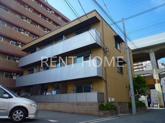 建物外観　鉄骨造の３階建マンションです。