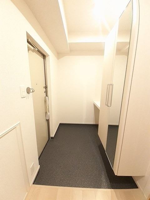 玄関　シューズBOX完備の玄関です。