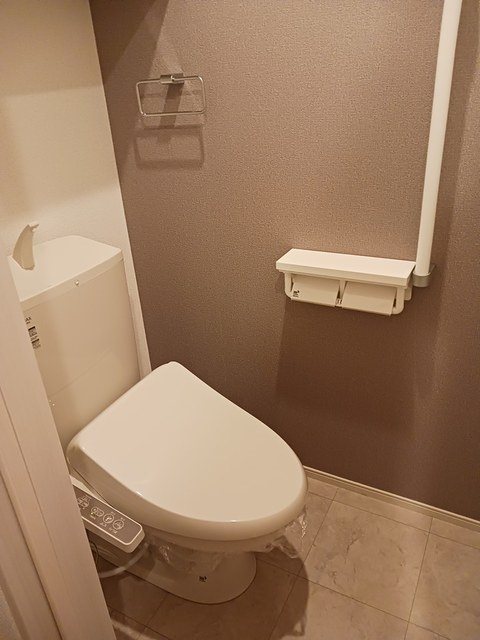 トイレ　温水洗浄便座です。