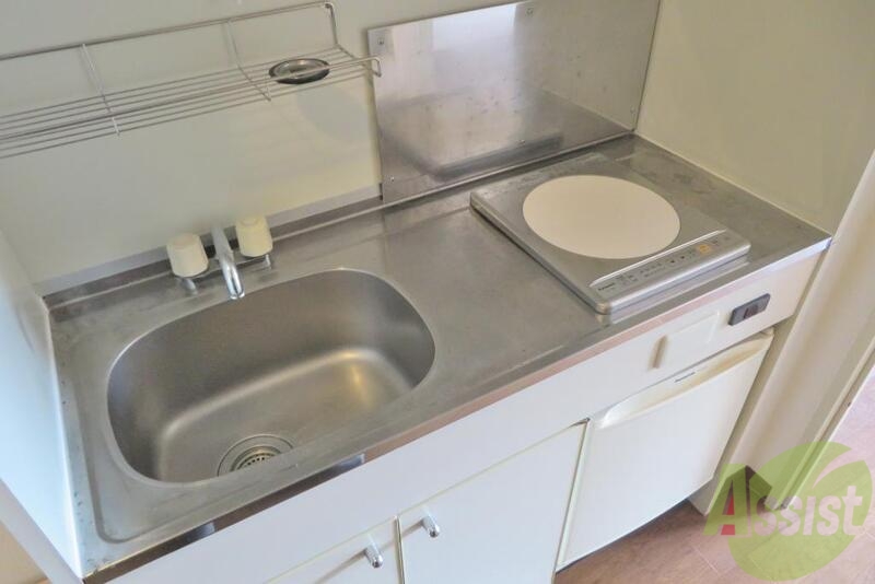 キッチン　ＩＨコンロが備え付けのキッチン、ひとり暮らしには丁度良さそう