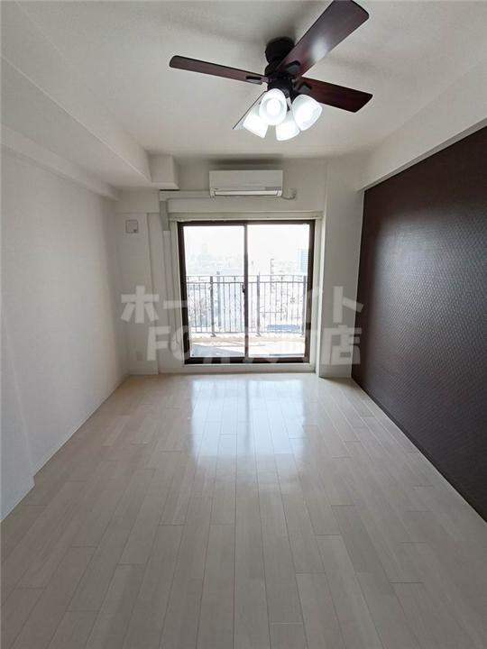 居室・リビング　こちらのリビングで趣味の時間をお楽しみください