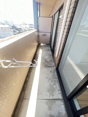 バルコニー　バルコニーからの眺めを楽しみながら食事をしませんか