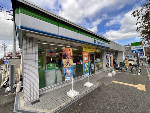 コンビニ　ファミリーマート三田フラワータウン店（コンビニ）まで440m
