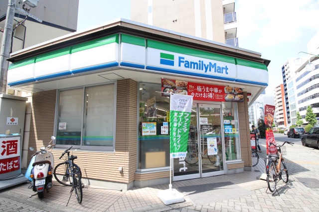 コンビニ　ファミリーマート　名古屋新栄二丁目店（コンビニ）まで85m