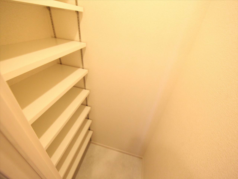 玄関　玄関　シューズインクローク　姿鏡付き