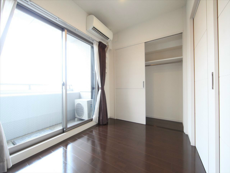 バルコニー　洋室4.3帖　バルコニー　クローゼット付（収納充実してます）