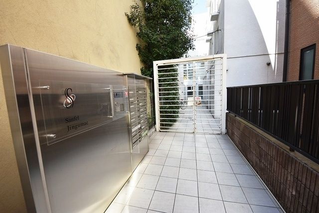 エントランス　サンフェル神宮前