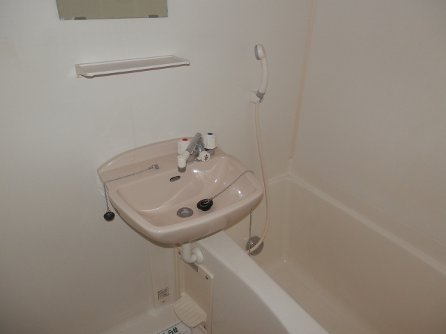 バス・シャワールーム　同物件内参考画像