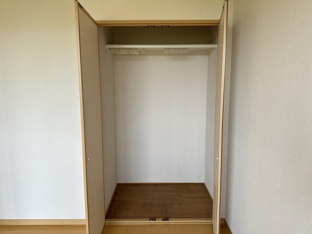 収納　東側洋室　収納