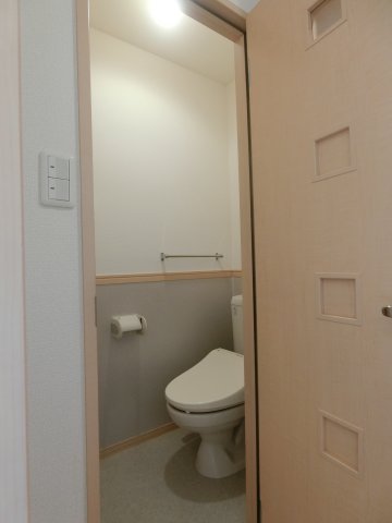 トイレ　イメージ103号室の写真（反転あり）