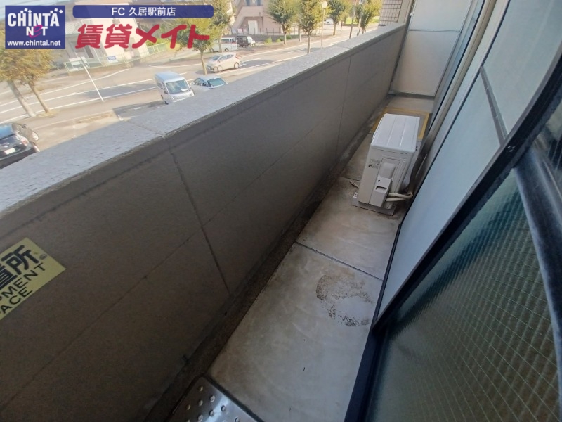 バルコニー　同建物の別部屋写真です