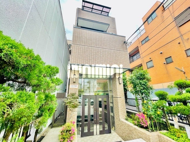 建物外観　近隣に薬局もコンビニもあり便利です