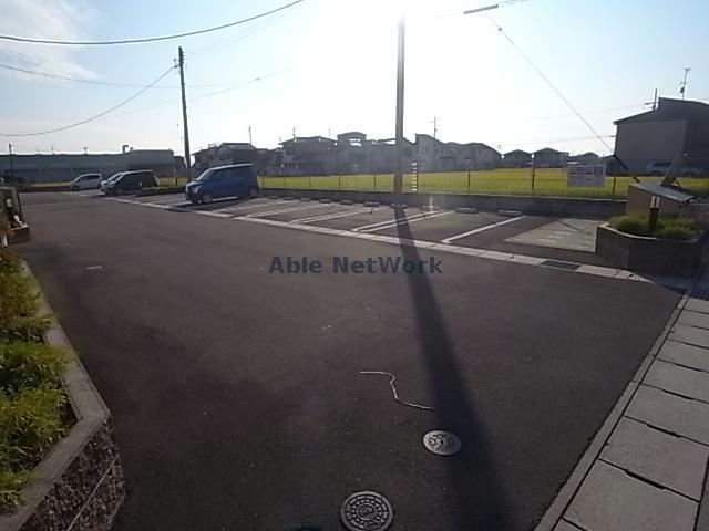 駐車場　駐車場