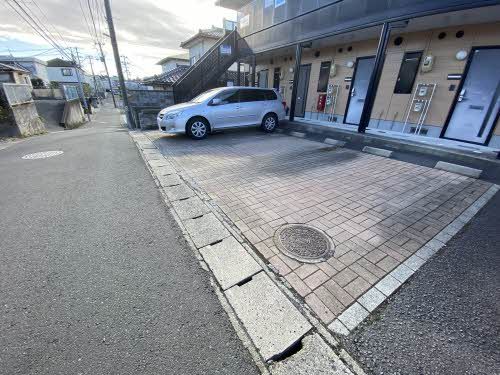 建物外観　駐車場