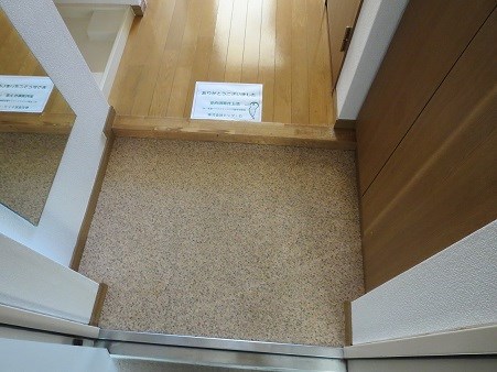 玄関　弊社は都内全域の家具家電付き物件がご紹介可能です。