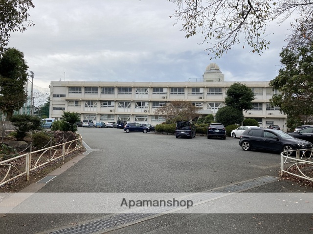 中学校　鷹岡中学校（中学校）まで415m