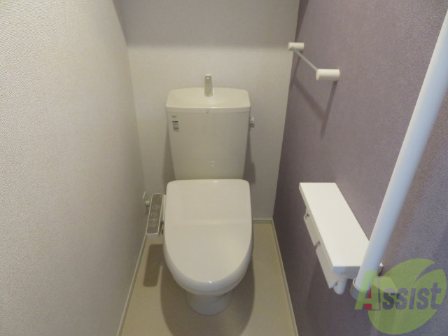トイレ　シンプルできれいなトイレです。便利な各機能も標準装備です。