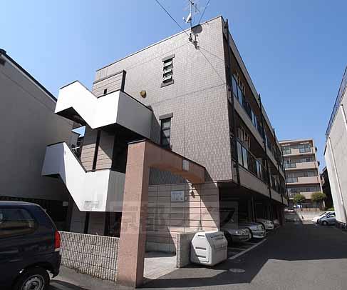 建物外観　正面玄関です。