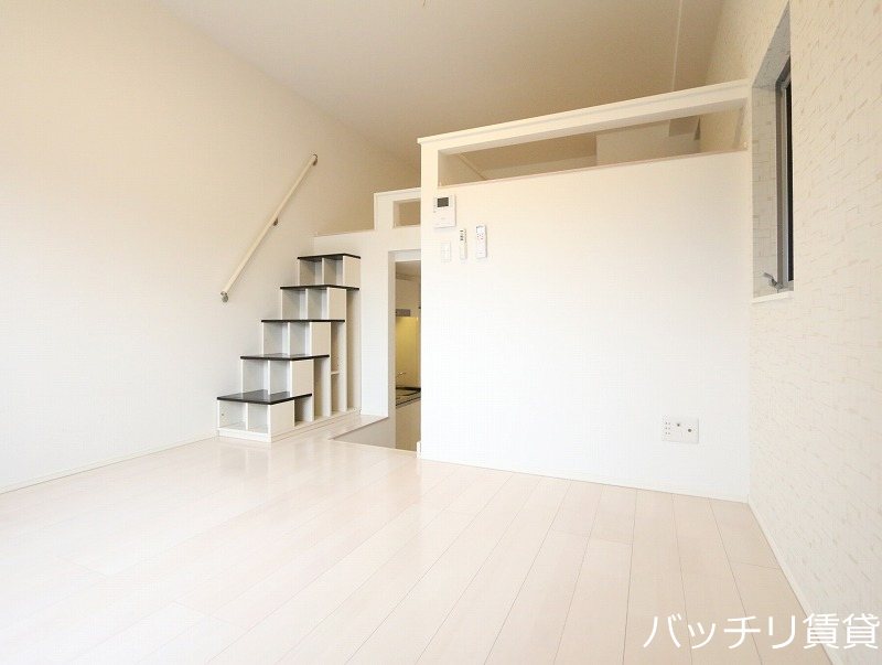 居室・リビング　画像は、同型タイプの為、現状を優先いたします。