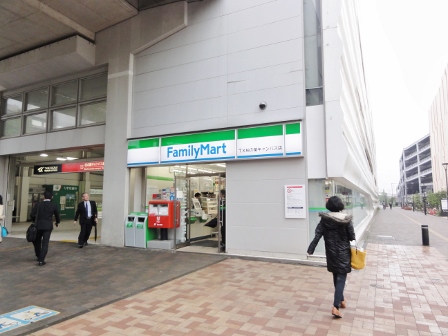 コンビニ　ファミリーマート柏の葉キャンパス駅店（コンビニ）まで461m