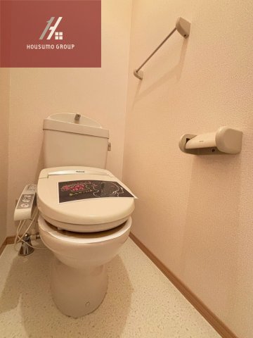トイレ　同施工会社・同型モデルの室内です。（参考写真・イメージ写真）
