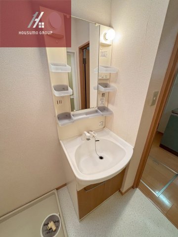 洗面設備　同施工会社・同型モデルの室内です。（参考写真・イメージ写真）