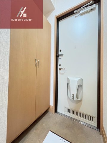 玄関　同施工会社・同型モデルの室内です。（参考写真・イメージ写真）