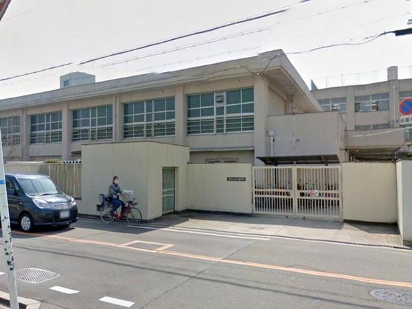 小学校　大阪市立長吉出戸小学校（小学校）まで704m