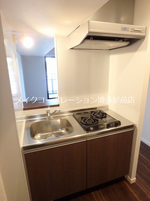 キッチン　※階数により床・建具の色が異なります