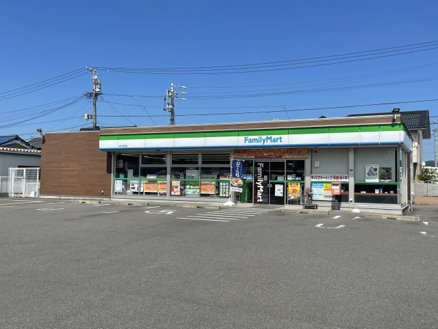 コンビニ　ファミリーマート関円保通店（コンビニ）まで324m
