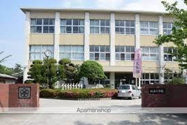 小学校　丸亀市立城西小学校（小学校）まで900m