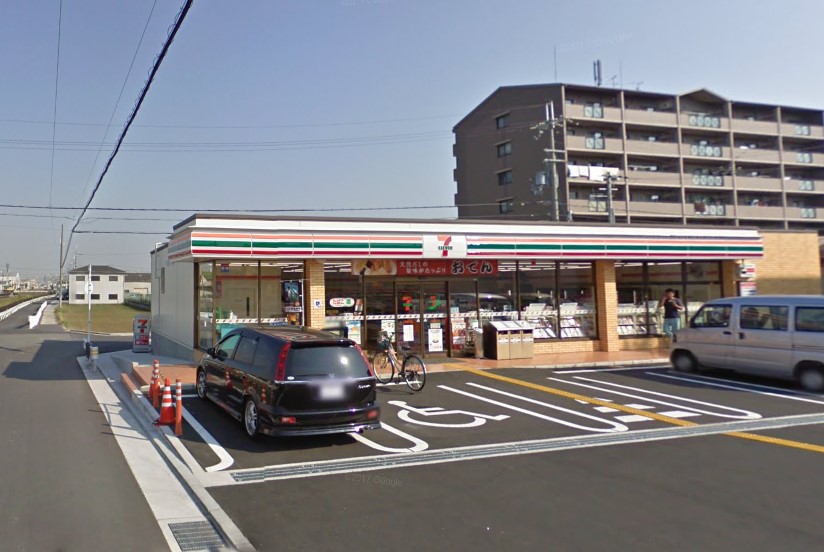 コンビニ　セブンイレブン 八尾山賀町3丁目店（コンビニ）まで520m