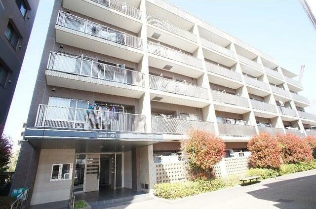 建物外観　６階建ての賃貸マンション
