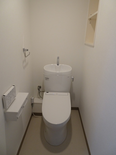 トイレ　温水洗浄機能＊前回募集時の写真です