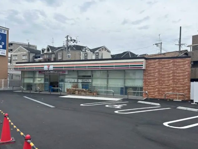 コンビニ　セブンイレブン流町3丁目店（コンビニ）まで286m