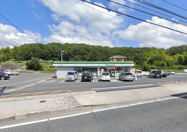 コンビニ　ファミリーマート（コンビニ）まで845m