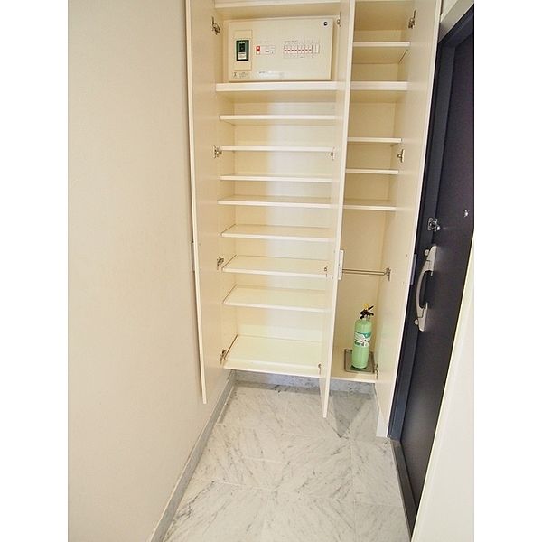 玄関　弊社は都内全域の物件が仲介手数料最大無料でご紹介可能です！