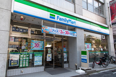 コンビニ　ファミリーマート（コンビニ）まで535m